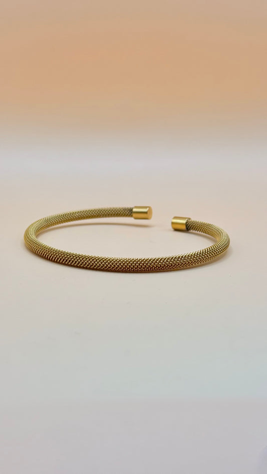 Brazalete abierto de maya dorado