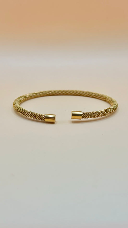 Brazalete abierto de maya dorado